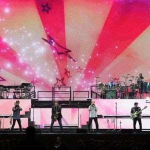 Review: CHICAGO & EARTH, WIND, AND FIRE TAKE NORTH LITTLE ROCK THROUGH DECADES OF…