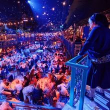 MAMMA MIA! THE PARTY 10 Weken Verlengd Na F-ABBA-lous Première