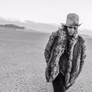Linda Perry Documentary LET IT DIE HERE Sets May Theatrical Release