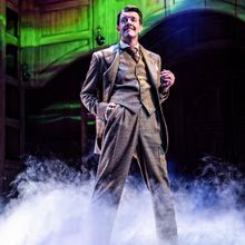 Photos & Video: First Look at Gavin Lee & More in THE 39 Steps at Drury Lane Theatre