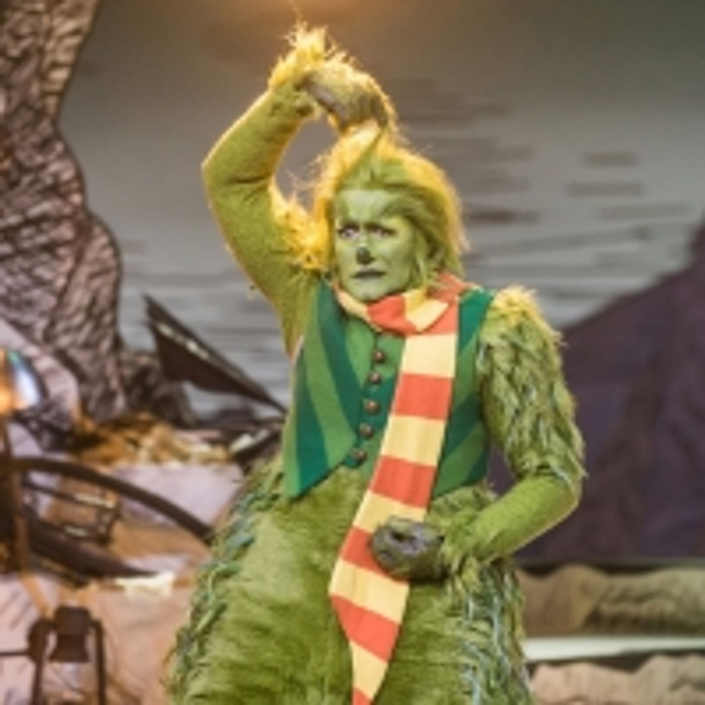 Wake Up With BWW 12/11: THE GRINCH MUSICAL Reviews, and More!  Image