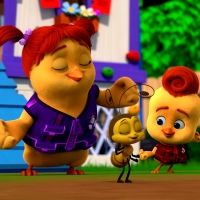 BWW Exclusive: Rachel Bloom Plays a Singing Bee on THE CHICKEN SQUAD! Video