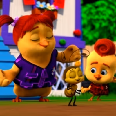 BWW Exclusive: Rachel Bloom Plays a Singing Bee on THE CHICKEN SQUAD!