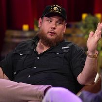 Luke Combs Opens Up on New Baby, No. 1 Album at SUNDAY SITDOWN LIVE