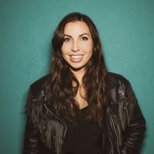 Review: THE WRITING ON THE STALL at Blue Strawberry Showroom And Lounge