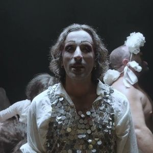 TV: Elu López estrena el videoclip de 'Candil' inspirada en sus raíces familiares