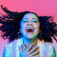 Review: FANGIRLS, Yve Blake's Feel Good Celebration Of The Force Of Female Power Retu