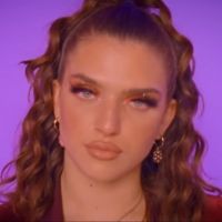 Mae Muller Shares Dazzling 'Therapist' Video