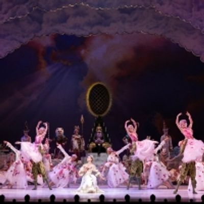 Review: Houston Ballet's THE NUTCRACKER Dazzles Audiences with Spectacle and Holiday Cheer at the Wortham Theater Center