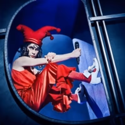 BWW Review: HELLIGTREKONGERSAFTEN at Odense Teater