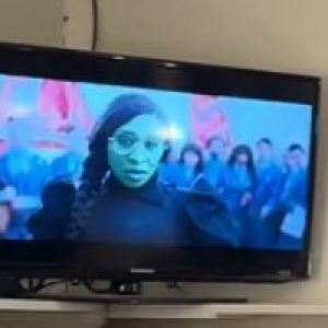 Video: The Company of WICKED On Broadway Watches The Teaser Trailer for the Film…