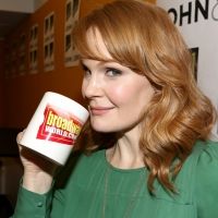 Wake Up With BWW 8/9: SEA WALL/A LIFE Opening Night Coverage and Reviews, and More!