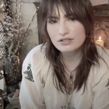 VIDEO: Kathryn Gallagher and Andy Mientus Perform the 'Broadway Witch Version' of Tay