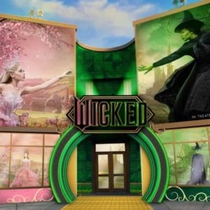 Universal podría estar preparando atracciones y experiencias basadas en WICKED para…
