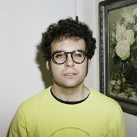Mo Troper Shares New Single 'In Love With Everyone'