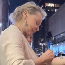 Video: Jean Smart Signs As 'Deborah Vance' for Fan Tattoo at CALL ME IZZY Stage Door