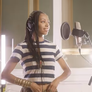 Video: Christiani Pitts and Sam Tutty Record 'American Express'