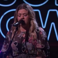 VIDEO: Kelly Clarkson Covers 'Rainbow'