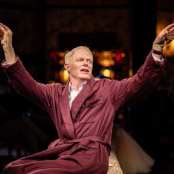 Review Roundup: Jesse Tyler Ferguson in TRU Photo