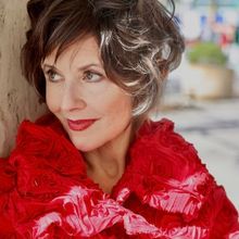 Rosemary Loar Brings JINGLES AND JAZZ to The Green Room 42