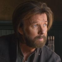 Ronnie Dunn Releases New Version of Christmas Classic 'Have Yourself A Merry Little…