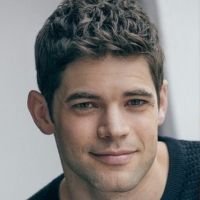 Jeremy Jordan, Patti Murin & More to Star in New Hallmark Christmas Movies