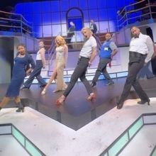 Video: TITANIQUE Cast Dances to Ariana Grande's 'Yes, And?'
