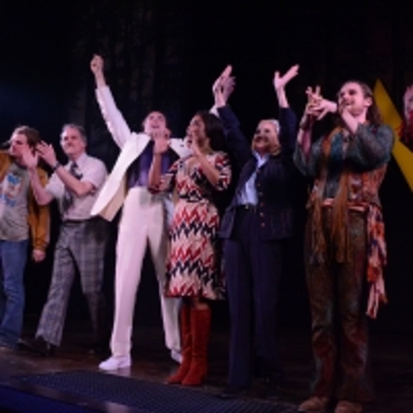 Wake Up With BWW 10/28: Drama League Gala Honors Sutton Foster, and More!  Image
