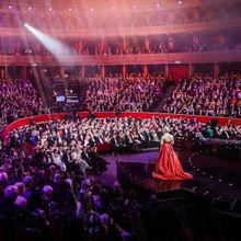 Hannah Waddingham Will Return as Host of the 2024 Olivier Awards