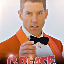 Adrián Lastra se une al reparto de GREASE