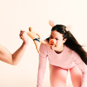 EDINBURGH 2026: Review: TWO LITTLE PIGS, Pleasance Courtyard