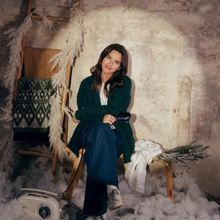 Jenna Raine Releases New Cover of 'Have Yourself A Merry Little Christmas'