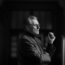 Video: Gabriel Byrne as Playwright Samuel Beckett in Trailer for DANCE FIRST