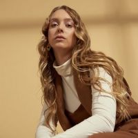 MANU GRACE Shares Sensual, Gorgeous New Single