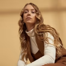 MANU GRACE Shares Sensual, Gorgeous New Single