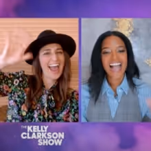 VIDEO: Kelly Clarkson & The GIRLS5EVA Cast Gush Over Their Favorite Girl Groups