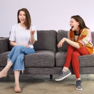 THE MIDDLE Star Eden Sher to Make Stand-up Debut At Edinburgh Fringe 2023