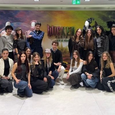 WICKED: PARTE II traspasa pantallas y llega a la moda con colaboraciones in&eacute;ditas