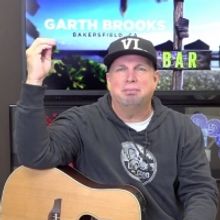 Garth Brooks Announces Second DIVE BAR Concert