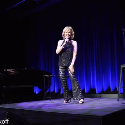 Review: Glazer Hall Welcomes Linda Purl