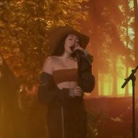 VIDEO: Watch Noah Cyrus & Leon Bridges Perform 'July' on THE TONIGHT SHOW WITH JIMMY…