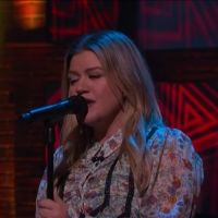 VIDEO: Kelly Clarkson Covers 'Cryin' by Aerosmith Video