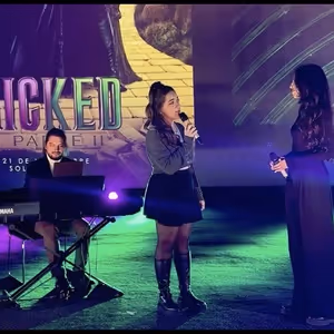 WATCH: Anabel García y Mirela Cabero interpretan “For Good” en directo