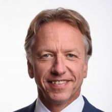 Glenn Earle Named New Chair of the Young Vic Board