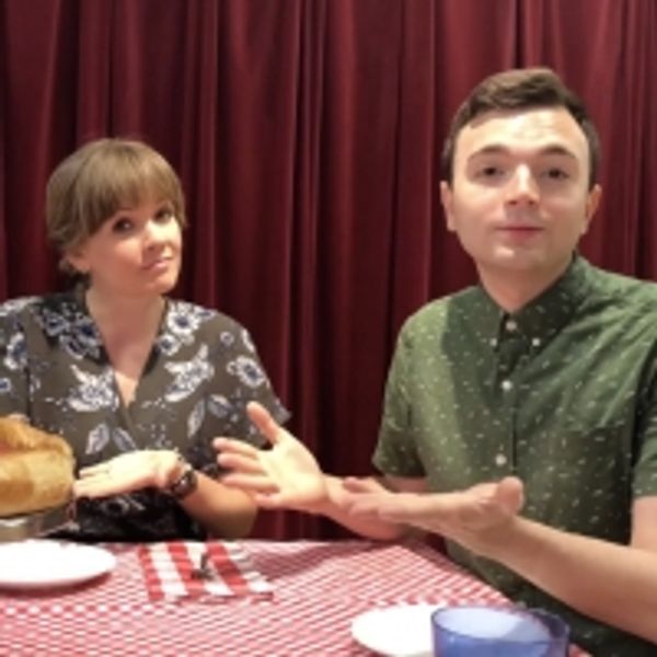 VIDEO: Watch COME FROM AWAY's Becky Gulsvig Eat Chicago Deep Dish Pizza And More! - Chicago Theater Video