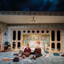 BWW Review: THE MEMORY OF WATER, Hampstead Theatre