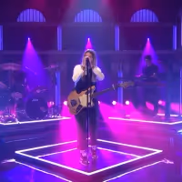 VIDEO: Chelsea Cutler Performs 'Sad Tonight' on LATE NIGHT WITH SETH MEYERS