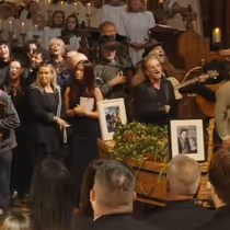 Video: Music Icons and Friends of Glen Hansard Sing Tributes at Dublin Funeral