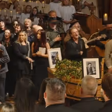 Video: Music Icons and Friends of Glen Hansard Sing Tributes at Dublin Funeral