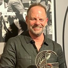 Valley Stream Resident and Gin Blossoms' Lead Singer and Guitarist Robin Wilson Induc